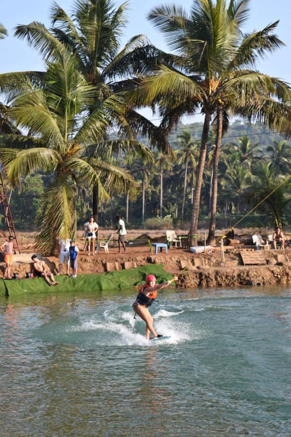 מלון ארמבול Wake Park Goa מראה חיצוני תמונה