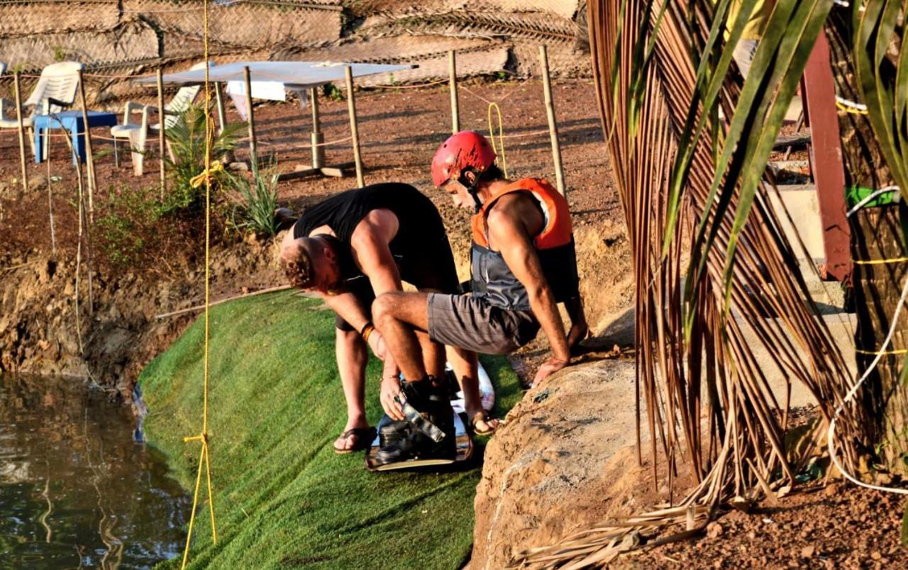 מלון ארמבול Wake Park Goa מראה חיצוני תמונה